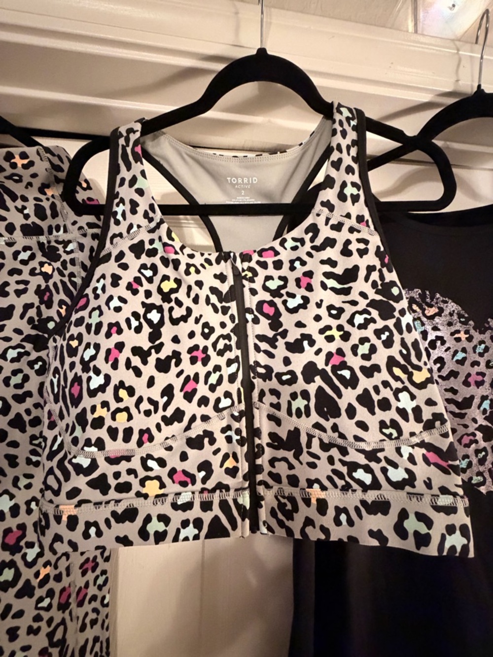 🔥🔥torrid Leopard 3pc Activewear leggings, Bra and T-Shirt SET w/Multicolor Spots - Picture 2 of 5